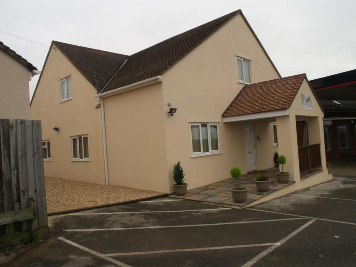 Готель Hawk House West Camel Екстер'єр фото