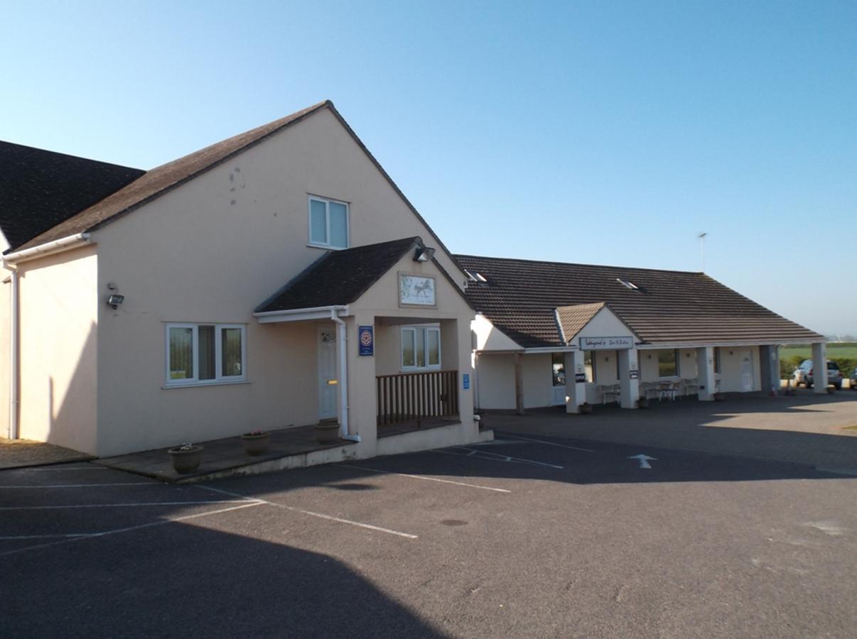 Готель Hawk House West Camel Екстер'єр фото